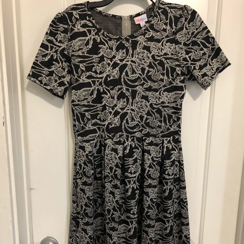 Large LuLaRoe dress with half sleeves